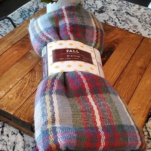 NWT Acrylic Plaid Blanket/Blanket Scarf